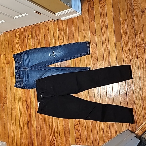 Two Pairs of Universal Jeggings by Gap- one High-rise, one mid-rise 8R 29 - Picture 5 of 13